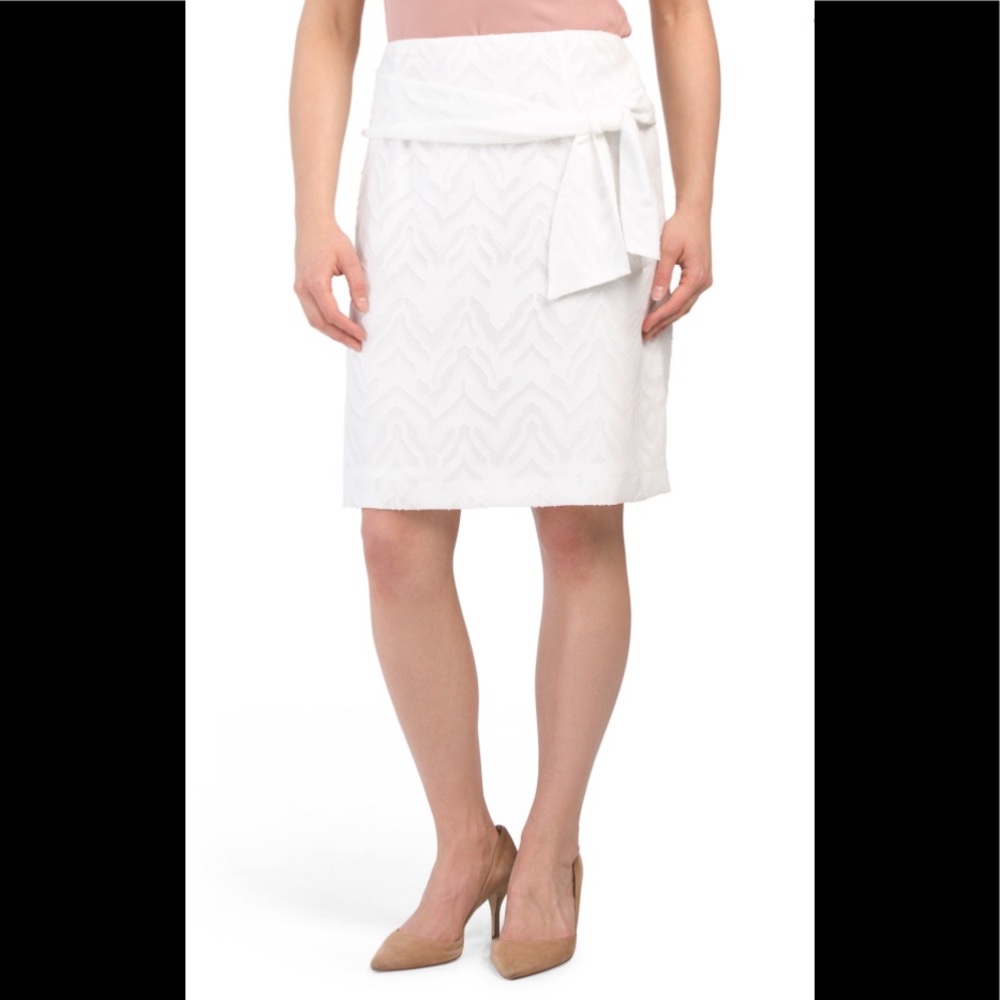 Cute Nine West lined ivory skirt with tie belt NWT